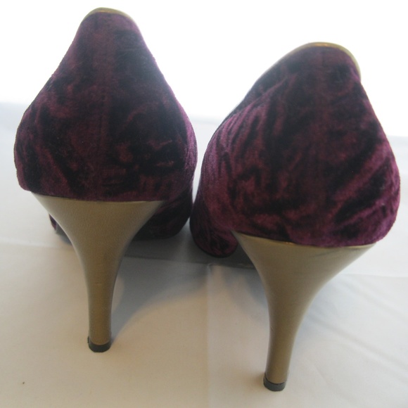 Chinese Laundry Purple Velvet & Gold Heels Sz 8 - Picture 7 of 7